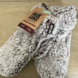 NWT Muk Luks Cozy Mittens